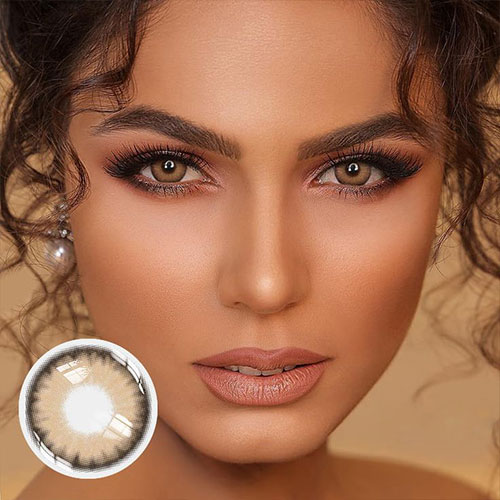 لنز عسلی برای پوست سبزه